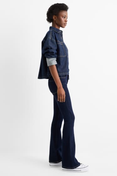 Femmes - Jean à jambe évasée - mid waist - jean bleu foncé