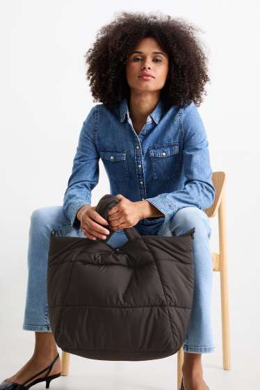 Women - Large quilted shopper with detachable bag strap - black