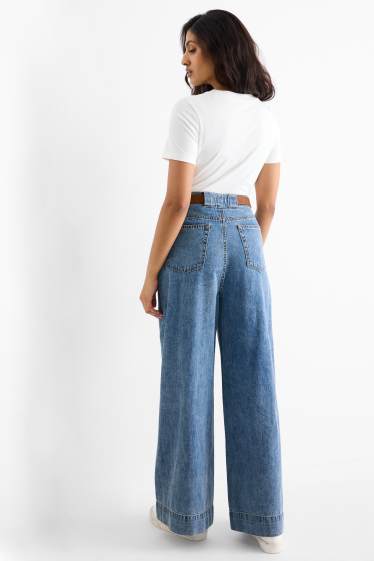 Women - Wide leg jeans with belt - mid-rise waist - denim-light blue