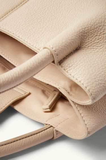 Dámské - Malá kabelka shopper s odnímatelným popruhem - imitace kůže - světle béžová