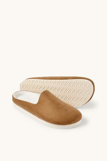 Home - Sabatilles - pell girada sintètica - marró clar