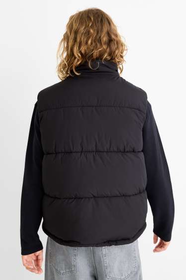 Home - Armilla embuatada - negre