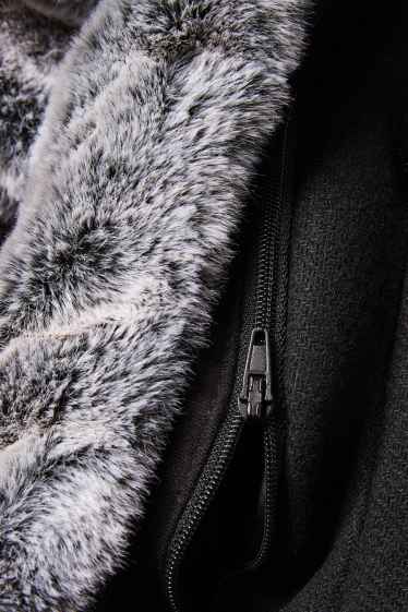 Heren - Mantel met imitatiebontrandje - zwart