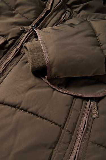 Pánské - Prošívaná parka s kapucí - tmavohnědá