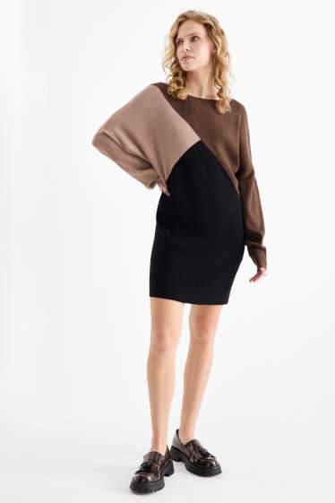 Women - Knitted dress - ribbed - brown