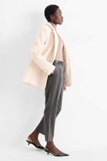 Femei - Pantaloni de stofă - talie înaltă - tapered fit - dungi fine - gri închis