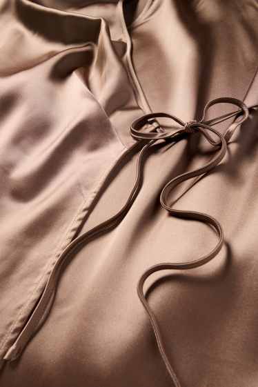 Damen - Satin-Wickelbluse - braun