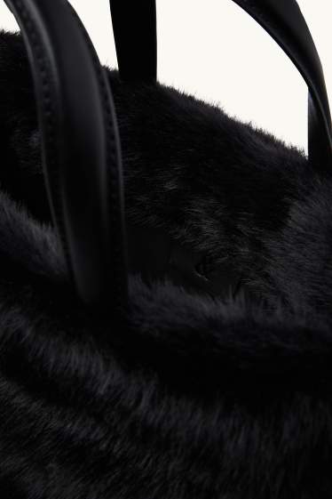 Damen - Kleiner Kunstfell-Shopper mit abnehmbarem Taschengurt - schwarz