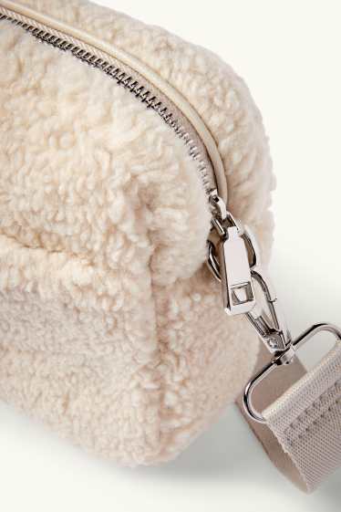 Damen - Teddy-Umhängetasche mit abnehmbarem Taschengurt - cremefarben
