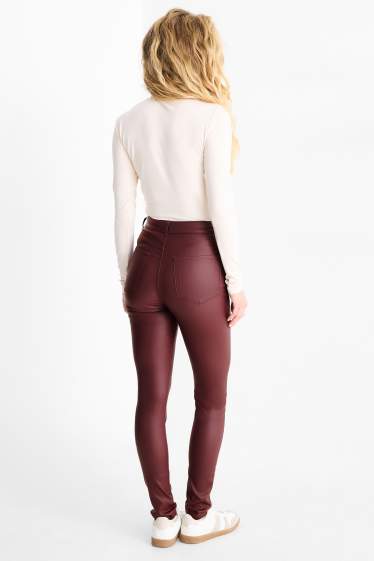 Femei - Pantaloni de stofă - talie înaltă - skinny fit - imitație de piele - bordo