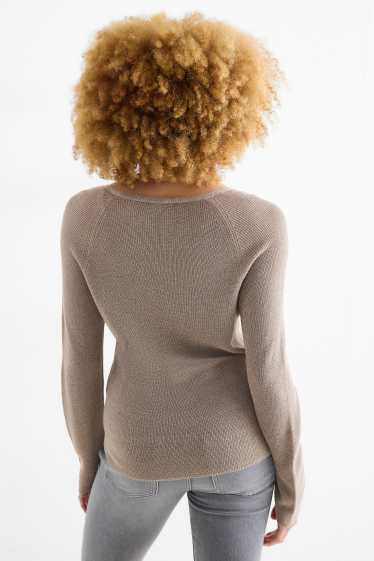 Femmes - Pull avec encolure en V - effet brillant - gris