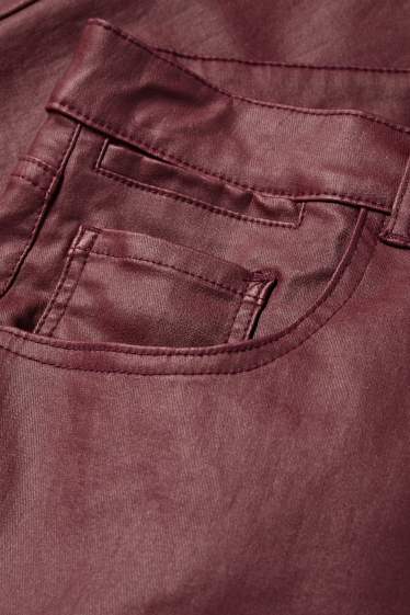 Femei - Pantaloni de stofă - talie înaltă - skinny fit - imitație de piele - bordo