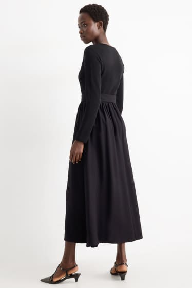 Dames - Fit & flare-jurk met ceintuur - zwart