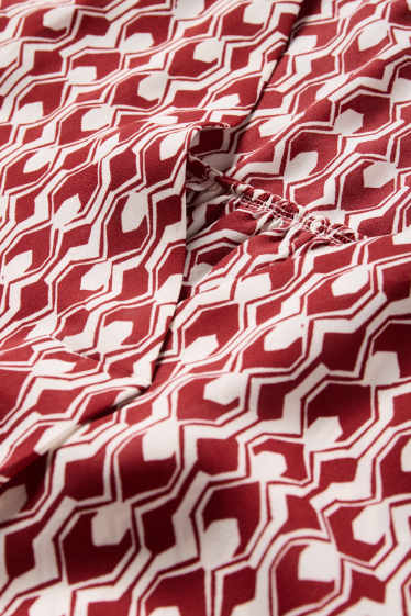 Femmes - Chemisier avec encolure en V - à motif - rouge foncé