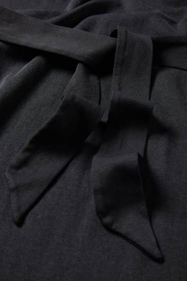 Damen - T-Shirt-Kleid mit Gürtel - schwarz