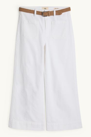 Femei - Wide leg jeans crop cu curea - talie medie - alb