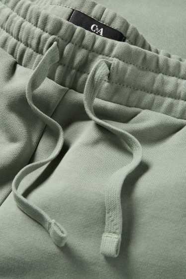 Bărbați - Pantaloni scurți de trening - verde deschis