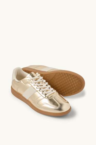 Donna - Sneakers - similpelle - effetto brillante - oro