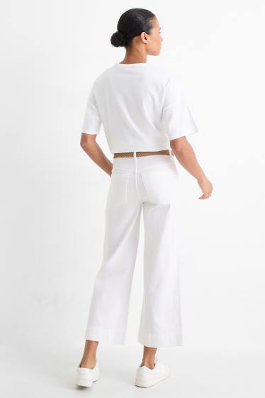 Femei - Wide leg jeans crop cu curea - talie medie - alb