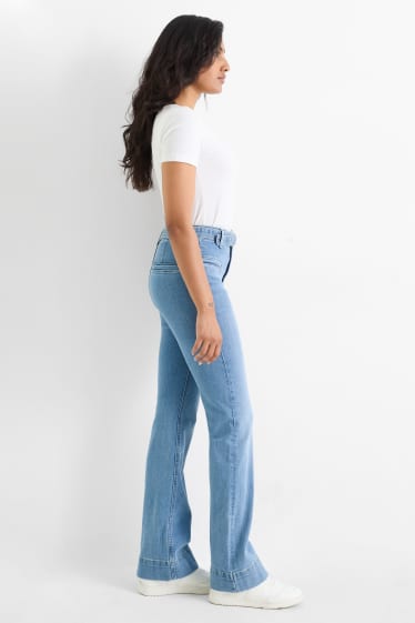 Damen - Flared Jeans mit Gürtel - High Waist - LYCRA® - hellblau