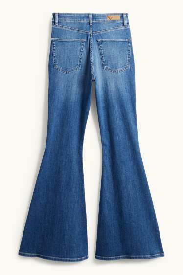 Kobiety - Flared jeans - wysoki stan - niebieski