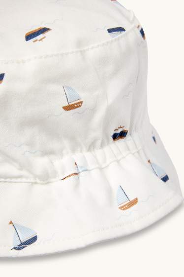 Baby Jungen - Segelboot - Baby-Hut - weiss