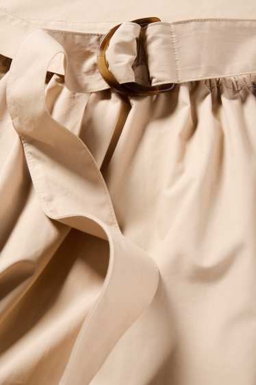 Femmes - Jupe avec ceinture - rose