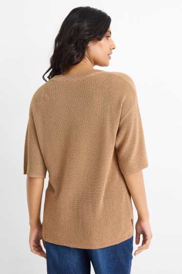 Femei - Pulover tricotat - mânecă scurtă - reiat - aspect lucios - bej