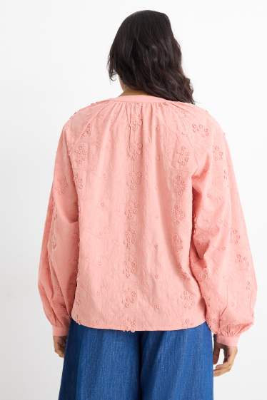 Femmes - Chemisier avec encolure en V - à fleurs - finition texturée - rose