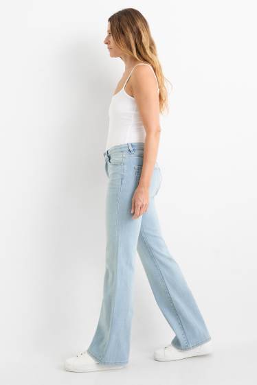 Femei - Flared jeans - talie medie - albastru deschis