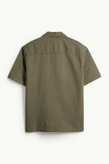 Home - Camisa - relaxed fit - coll solapa - verd fosc