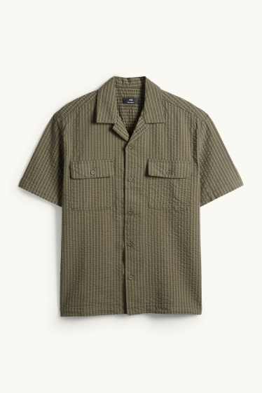 Home - Camisa - relaxed fit - coll solapa - verd fosc