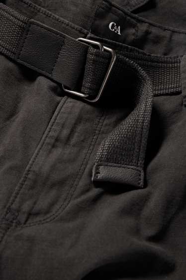 Bărbați - Pantaloni scurţi cargo cu curea - negru