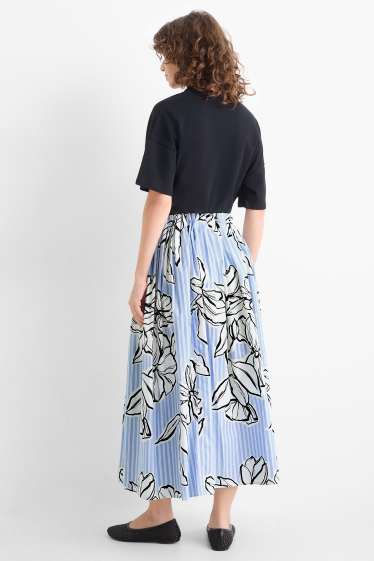 Dona - Faldilla prisada - de ratlles - de flors - blanc/blau