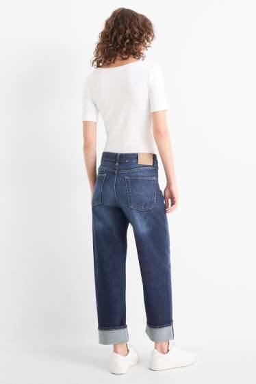 Femei - Boyfriend jeans - talie medie - albastru închis