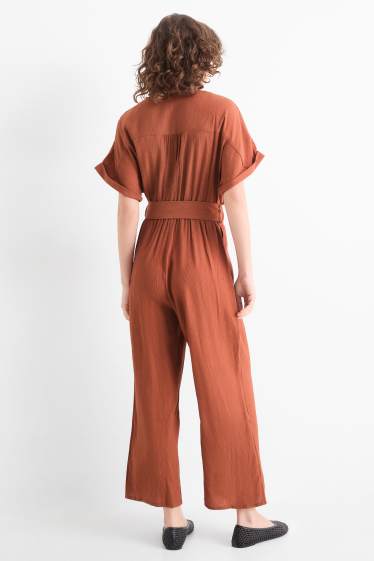 Dona - Granota amb cinturó - texturada - marró