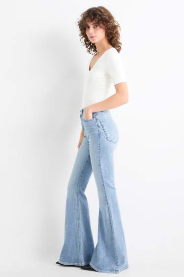 Mujer - Flared jeans - high waist - vaqueros - azul claro