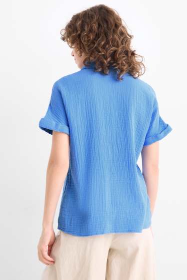 Femei - Bluză din muselină - albastru deschis