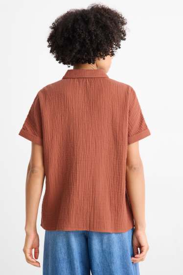 Femei - Bluză din muselină - maro