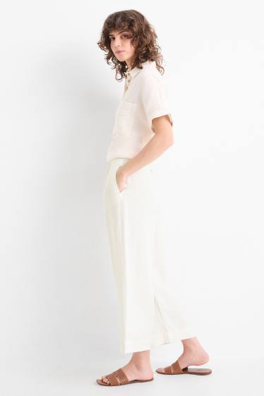 Femei - Pantaloni office cu conținut de in - talie înaltă - wide leg - alb-crem