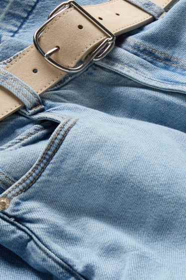 Women - Wide leg jeans with belt - mid-rise waist - light blue