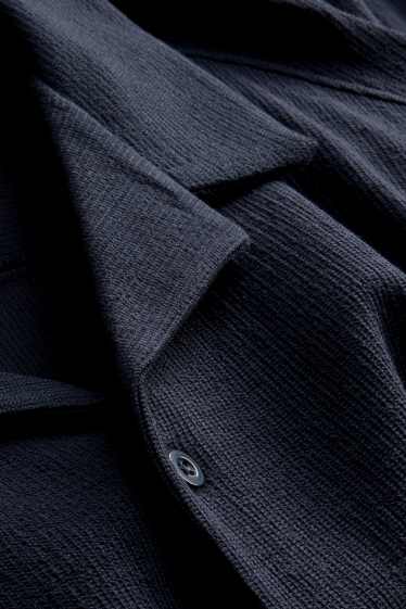 Hombre - Camisa - regular fit - cuello solapa - con textura - azul oscuro