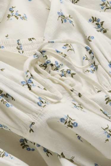 Femei - Rochie - cu flori - alb