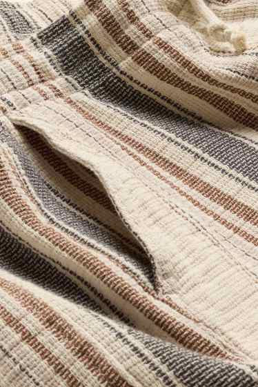 Bărbați - Pantaloni scurți de trening - cu dungi - structurați - bej