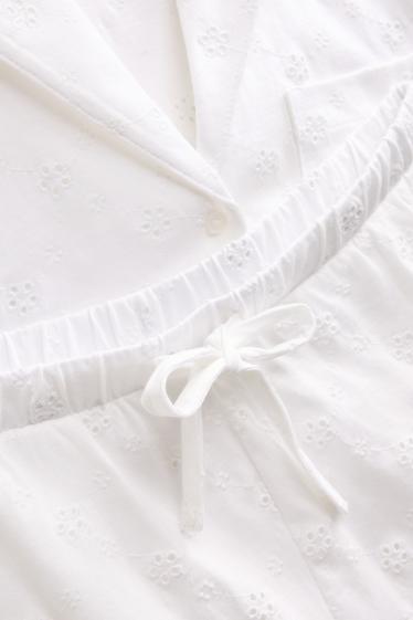 Femmes - Pyjashort - broderie anglaise - blanc