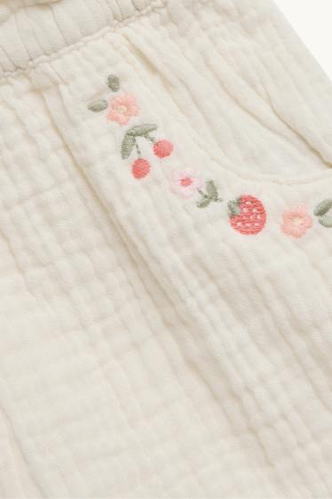 Bebeluși - fete - Floricele - pantaloni scurți din muselină pentru bebeluși - crem