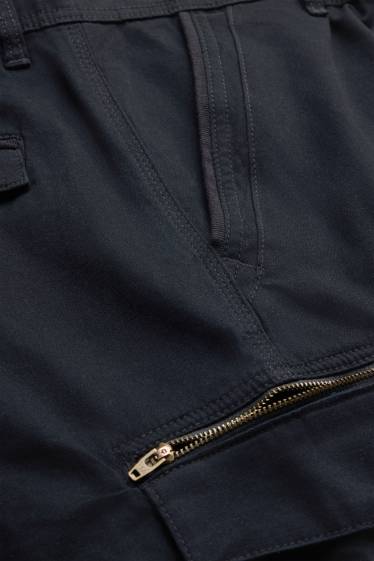 Men - Cargo shorts - black