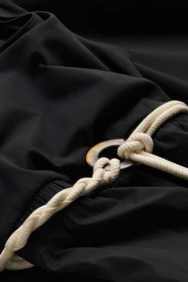 Femmes - Robe avec ceinture - noir