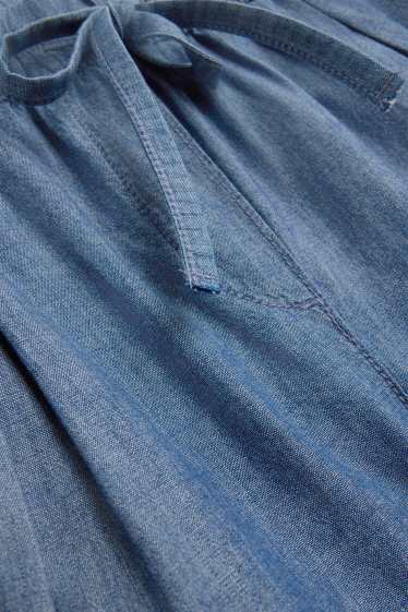 Donna - Shorts - vita media - look jeans - jeans blu scuro