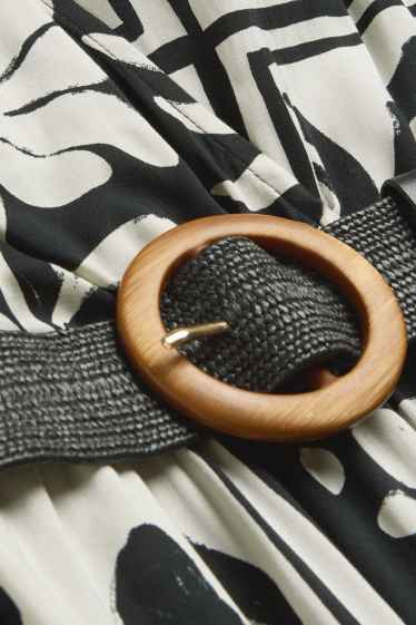 Damen - Fit & Flare Kleid mit Gürtel - geblümt - weiß / schwarz